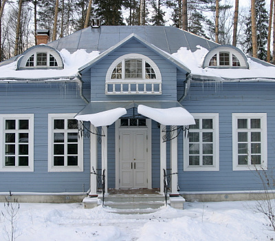 Фото облицовки дома панелями Kombitherm